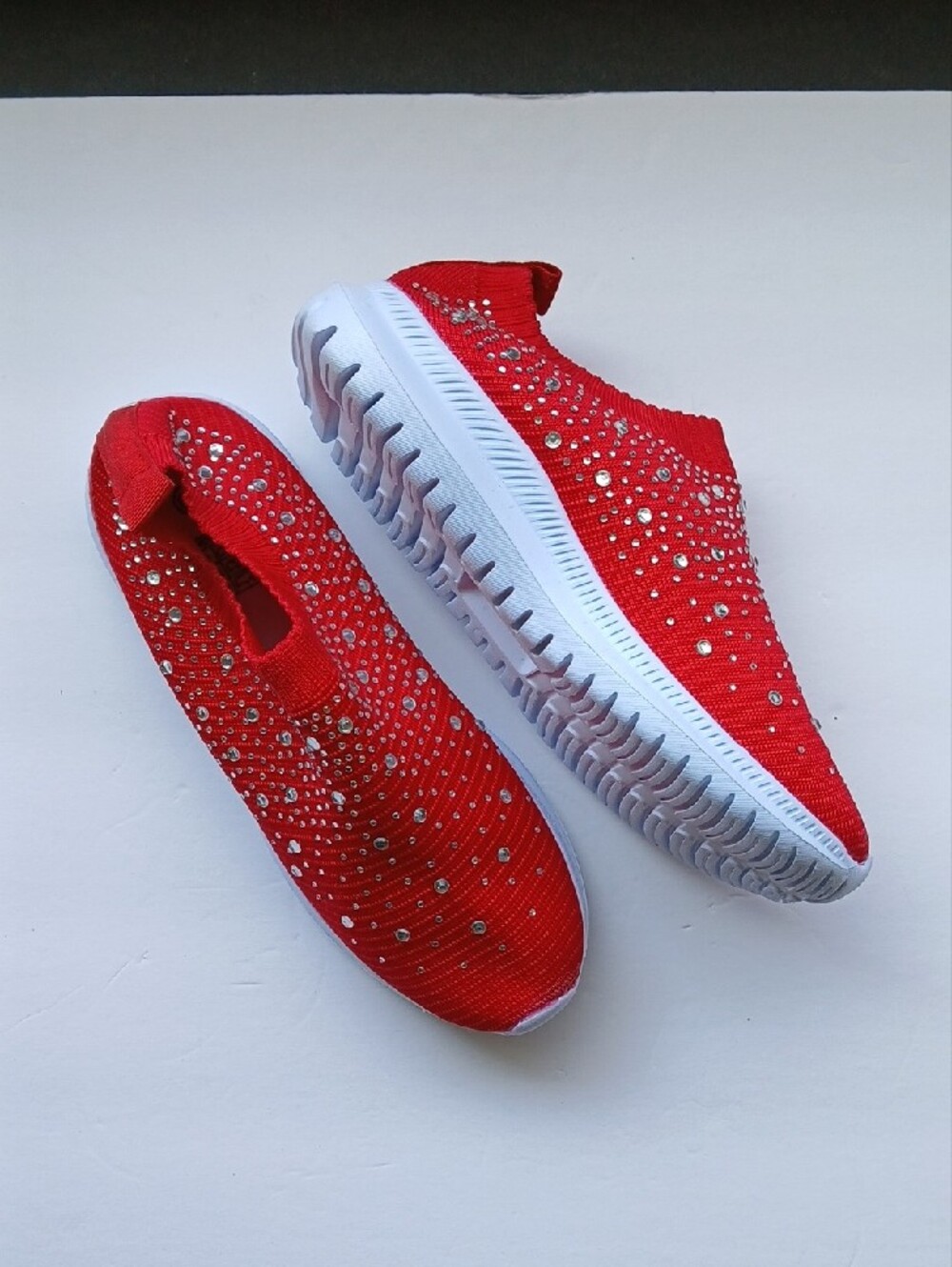 •La Sheelah• Gorgeous Red Crystal Lightweight Knit Slip-ons